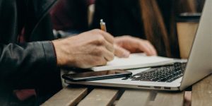 How to Describe a Voice Over in Writing: 5 Key Elements